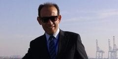 الدكتور محمد لطفي يحصد الجائزة الذهبية عن برنامجه الإذاعي “خضراء على الكوكب الأزرق”